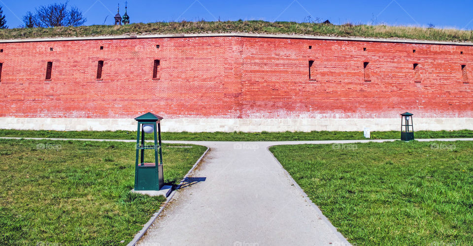Empty bench in park.