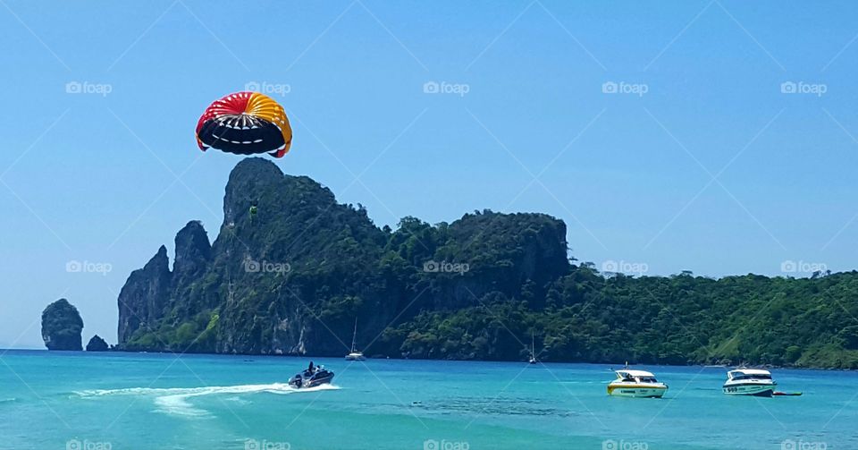 A little slice of paradise in Phi Phi Thailand. Parasailing and relaxing is just what the doctor ordered.