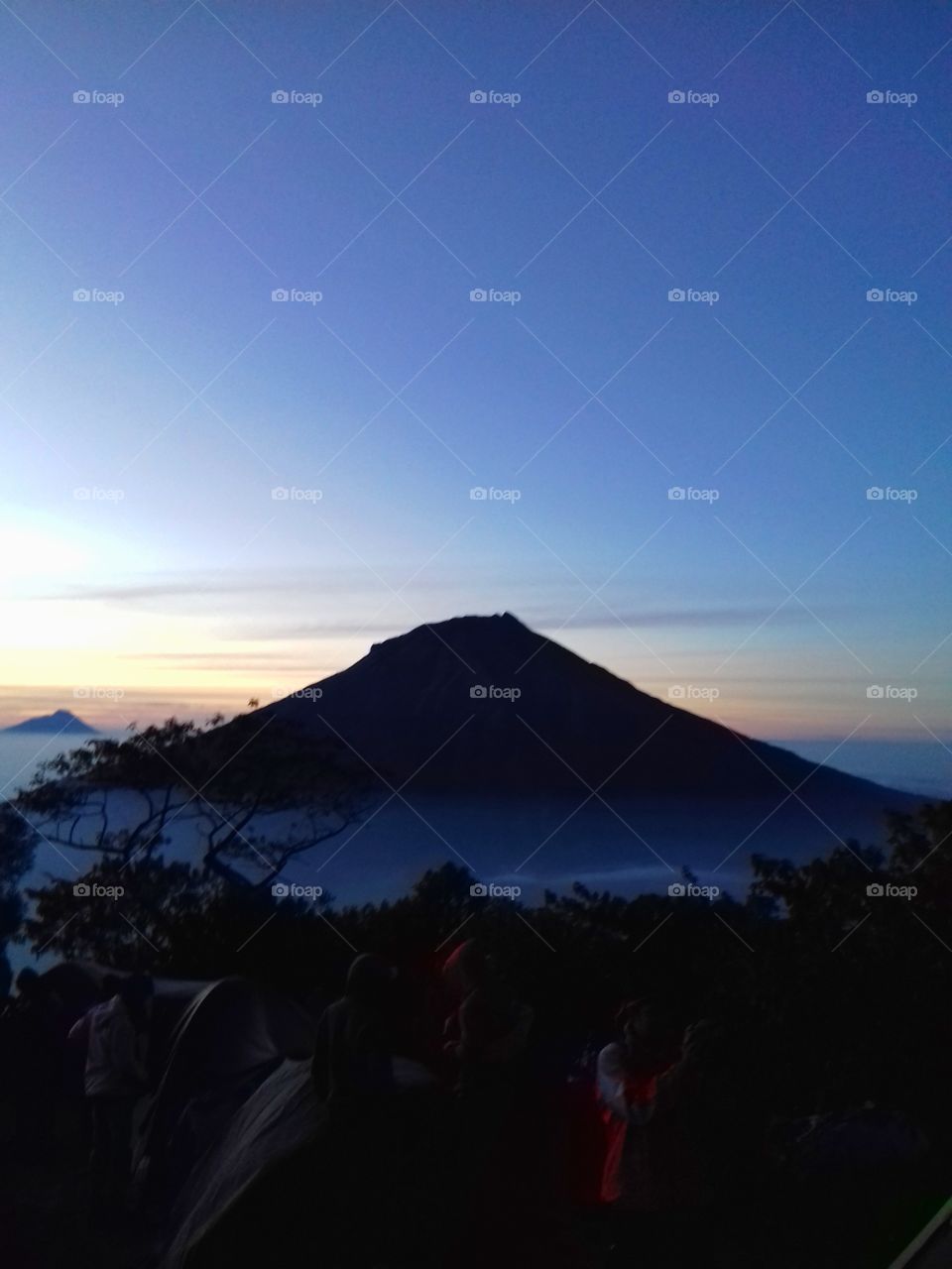 that evening the slopes of Mount Sindoro