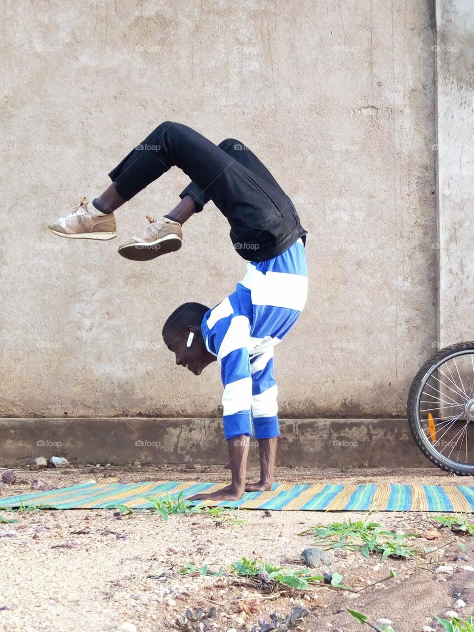 Handstand Yoga Pose.
Dec 10, 2021
06:27pm