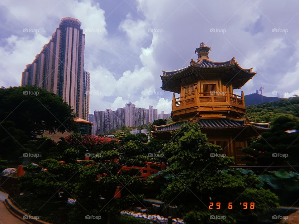 Hong Kong - the juxtaposing city