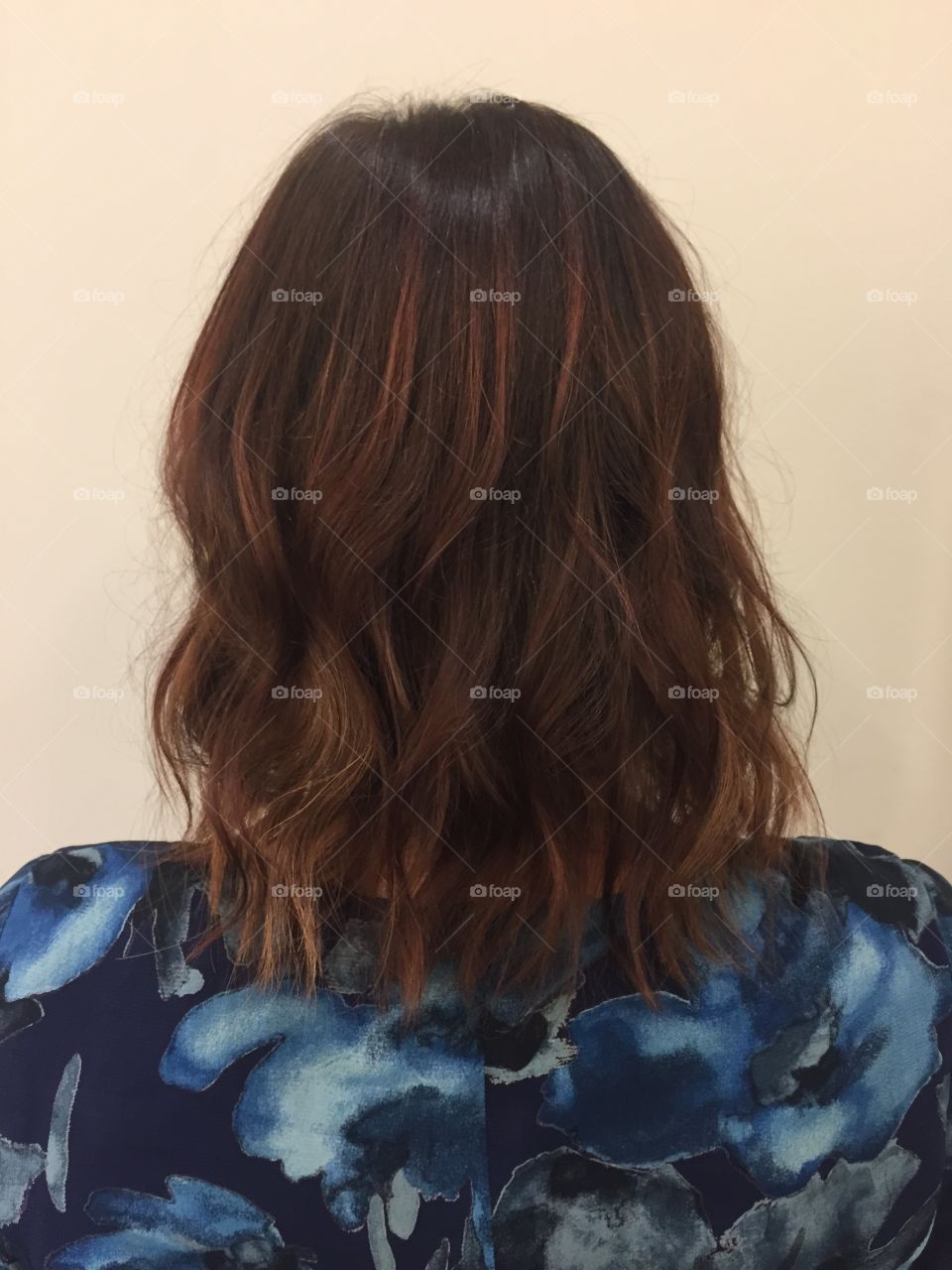 Back of head, wavy hair 