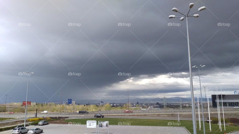 Raining over the citt