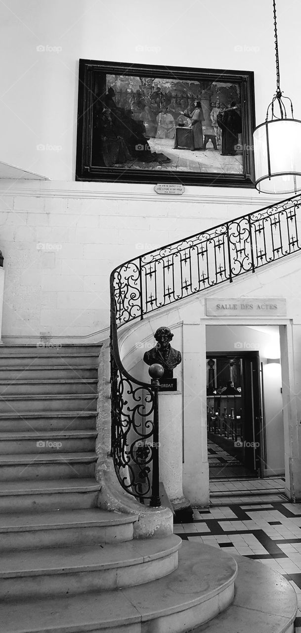 Black and white shot of the marble staircase and Art Deco handrail in the hall of the Medecine faculty in Montpellier