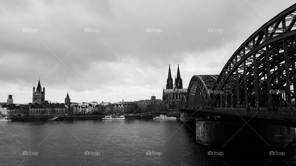 Rhein mit Domblick in Köln