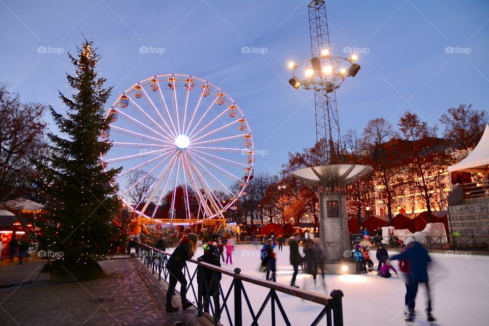 Ice rink, Ferris wheel and Christmas market - perfect start to the holidays 