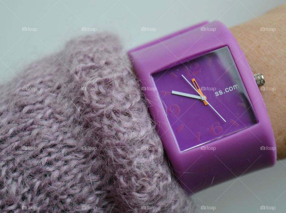 time purple clock in the hand