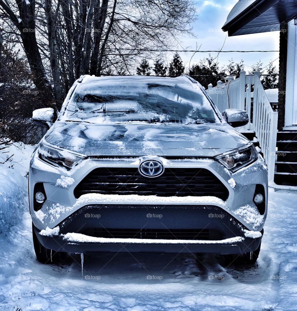 RAV4 in the winter morning