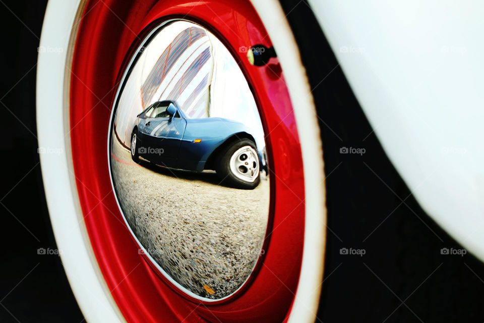 Reflexion eines Porsches
