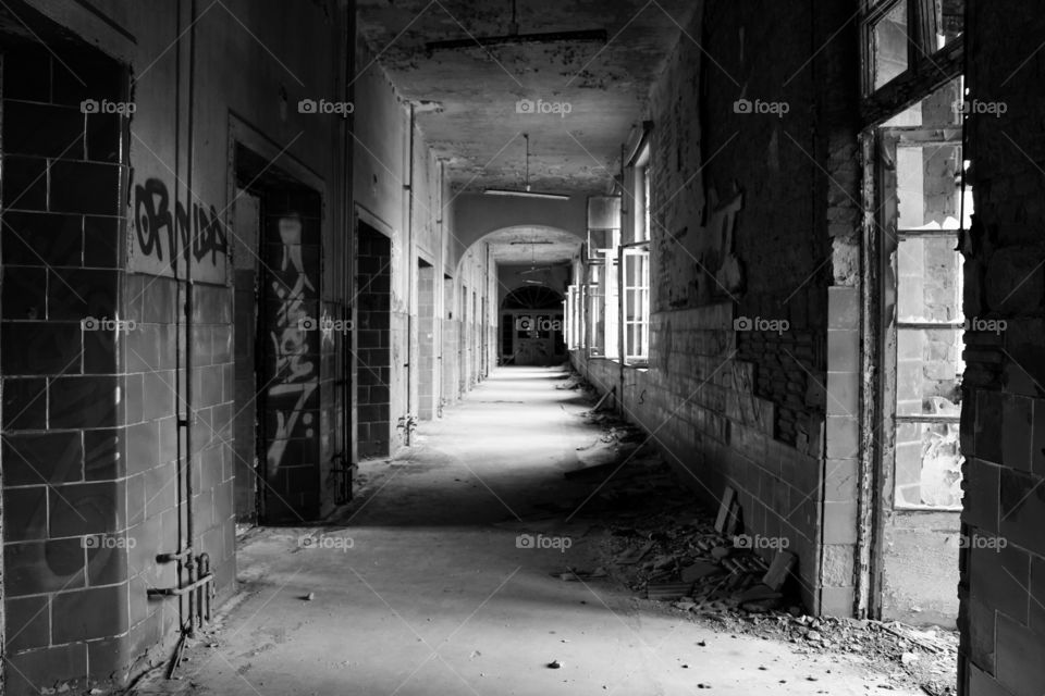 Lost Place, surgery in Beelitz - black and white - Beelitzer Heilstätten