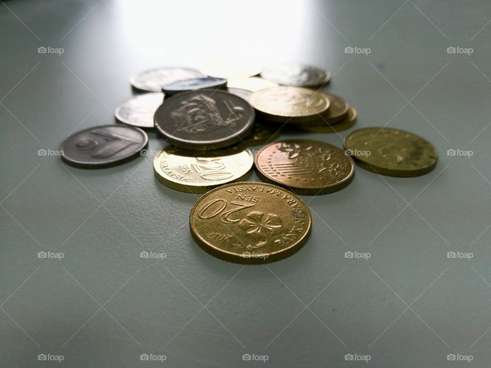 Money currency in coin form. Different size and colour to differentiate each rate of coin belong to. Mix with the new coin and old one.