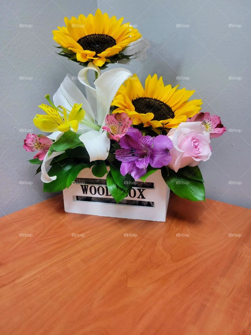 Flower arrangement with beautiful sunflowers and lily's.