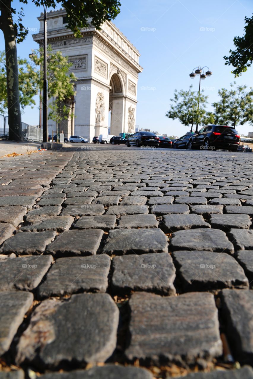 Cobbles to Arc de Triomphe
