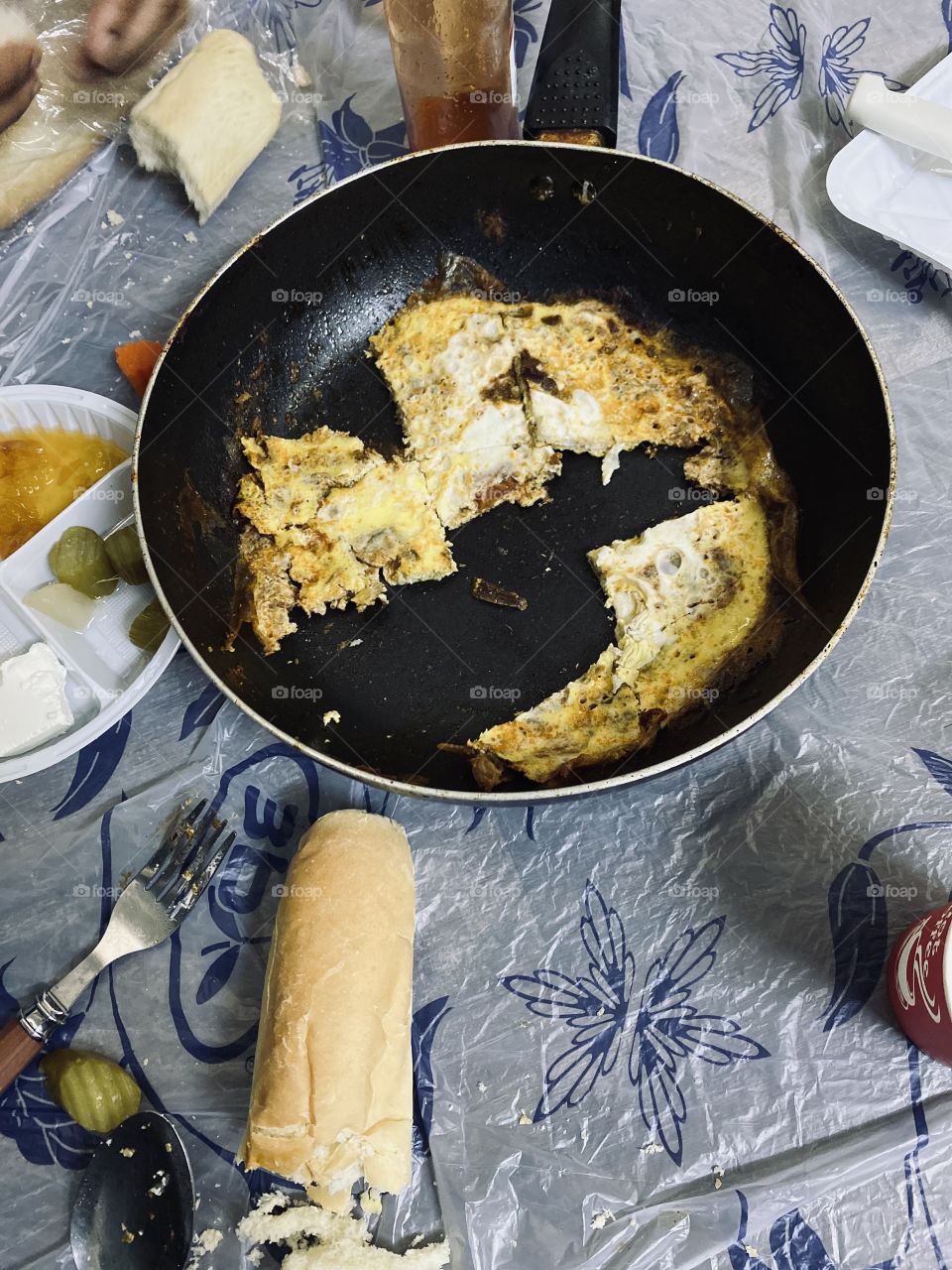 A simple and light dinner with my sister, eggs, tea and jam