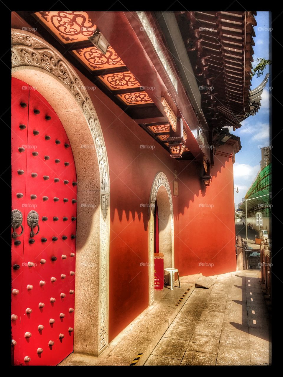 Temple Doors, Shanghai
上海佛寺