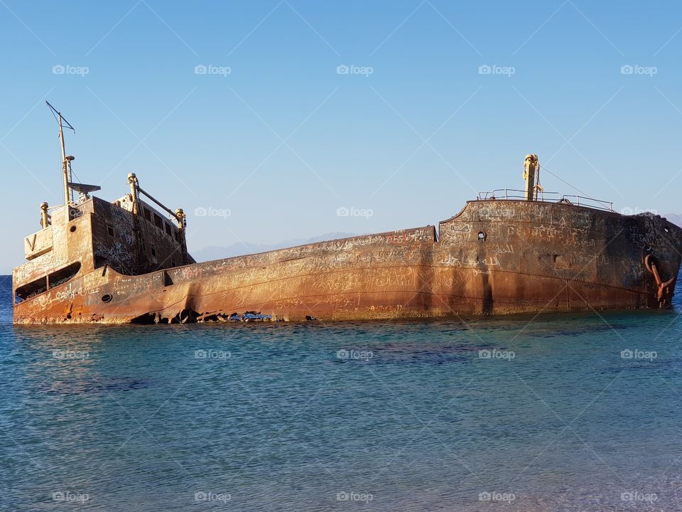 سفينة يونانية غارقة 80 سنه