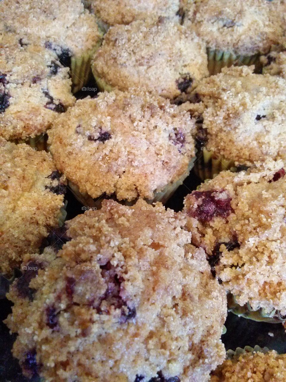 blueberry crumble muffins. homemade muffins
