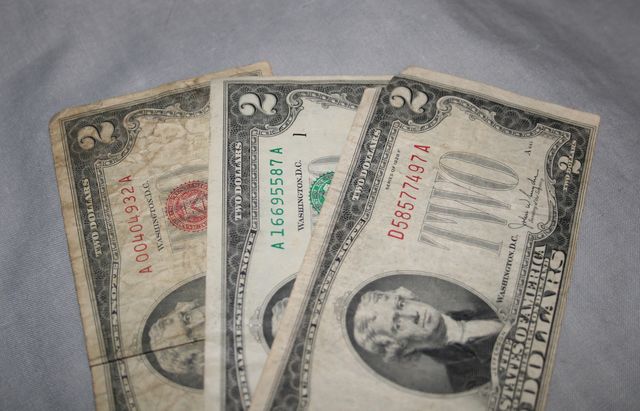 Unique currency 2 dollar bills