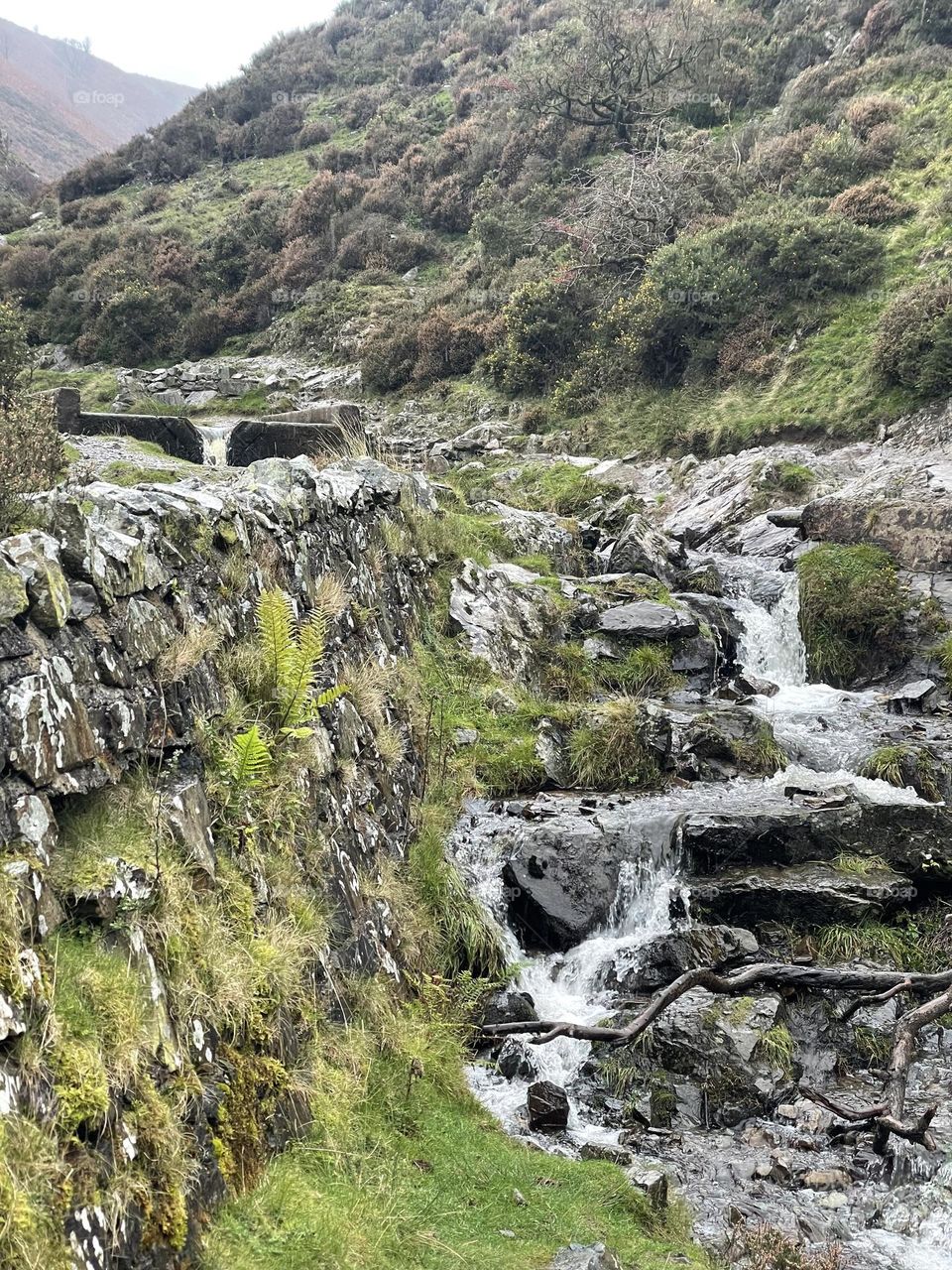 Little trickling waterfall that I had to cross to continue my walk 