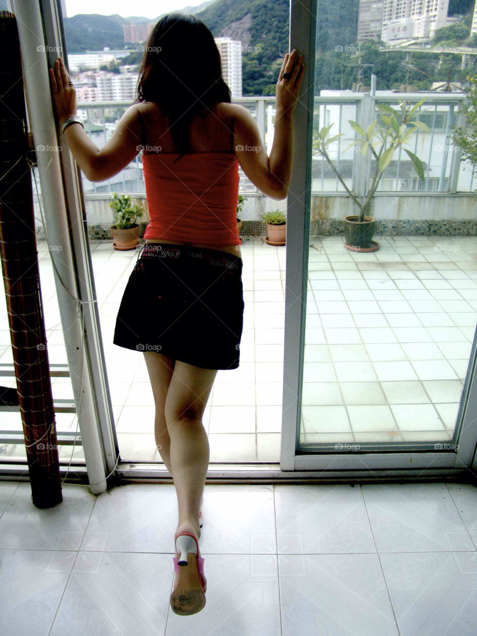 woman alone legs pose by king